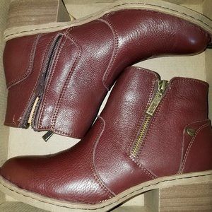 NIB boots